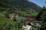 Re 460 082-1 befindet sich am 03.07.2014 auf der untersten Ebene bei Wassen.