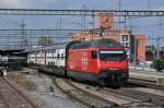 Re 460 048-2 durchfährt den Bahnhof Muttenz. Die Aufnahme stammt vom 22.09.2014.