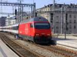 SBB - 460 022-7 als RE bei der einfahrt im Bahnhof Genf am 08.03.2015