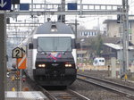 SBB - Werbelok 460 028-4 unterwegs vor der Haltestelle Bern-Wankdorf am 25.03.2016