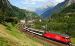 Eine Re 460 ist am 14.09.2016 mit dem IR 2425 von Zürich HBf. nach Lugano bei Gurtnellen auf der Gotthard-Nordrampe unterwegs