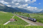 Re 460 028 mit einem IR am 12.06.2017 bei Sierre.