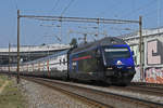 Re 460 031-8 mit der Ceneri 2020 Werbung, fährt Richtung Bahnhof Muttenz.