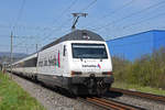 Re 460 071-4 mit der Helvetia Werbung fährt Richtung Bahnhof Lausen. Die Aufnahme stammt vom 18.04.2019.