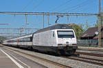 Re 460 113-4 mit der Werbung für 100 Jahre SEV, durchfährt den Bahnhof Rupperswil. Die Aufnahme stammt vom 24.06.2020.