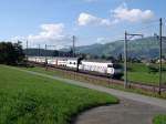 Berner Oberland 2007 - Mit dieser Aufnahme des IC 930 Romanshorn - Interlaken Ost mit der Zuglok 460 101-9 bei Faulensee mchten wir diese Bildserie beenden und uns vom Berner Oberland fr dieses Jahr verabschieden, bis es bereits Mitte Juni nchstes Jahr wieder heit  Wilkommen in der schnsten Bucht Europas .