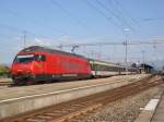 Die Re 460 102 macht mit ihrem IR nach Basel SBB einen kurzen Halt in Pfffikon SZ am 24.09.2007