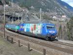 Re 460 005 Railaway et train direct vers Wassen 25 mars 2005