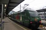Eine der vielen Werbe-Re 460, die auf Schweizer Schienen unterwegs sind. 460 087-0  Reka-Rail  im Schubdienst an einem SBB-IC. (Basel SBB, 10.08.09).