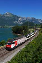 Am 01.08.13 wurde der IC 580 (Chur - Basel SBB) mit der SBB Re 460 031 gefahren, Mols am Walensee.