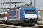 Re 460 079-7, mit der Credit Suisse/Gottardo 2016 Werbung durchfährt den Bahnhof Muttenz.
