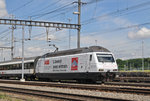 Re 460 052-4, mit der ABB/Gottardo 2016 Werbung, durchfährt den Bahnhof Muttenz. Die Aufnahme stammt vom 20.06.2016.