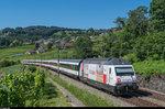 Re 460 086 mit Werbung für TGV Lyria schiebt am 16. Juli 2016 einen IR von Luzern nach Genève Aéroport. Aufgenommen bei Bossière.