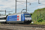 Re 460 079-7, mit einer Werbung für Credit Suisse/Gottardo 2016, durchfährt den Bahnhof Pratteln. Die Aufnahme stammt vom 16.07.2016.
