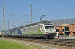 Doppeltraktion, mit den BLS Loks 465 008-1 und 465 012-3, befinden sich kurz vor Bahnhof Sissach.