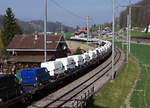 BLS: Autozug mit einer nicht erkennbaren Re 465 bei Heimiswil am 25. März 2017.
Foto: Walter Ruetsch