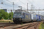 Doppeltraktion, mit den BLS Loks 465 012-3 und 465 016-4, durchfahren den Bahnhof Pratteln. Die Aufnahme stammt vom 06.06.2018.