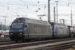 Doppeltraktion, mit den BLS Loks 465 018-8 und 465 010-7 durchfährt den badischen Bahnhof. Die Aufnahme stammt vom 08.01.2020.