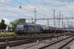 Re 465 005-7 der BLS durchfährt den Bahnhof Pratteln. Die Aufnahme stammt vom 01.07.2021.