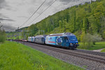 Re 465 001 und Re 465 011-5,kalt läuft mit die Railpool 186 107-9,fahren am Abend des 3.5.2016 in Tecknau mit einem Leergüterzug vorbei.