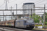 BLS Lok 465 013-1 durchfährt den Bahnhof Pratteln. Die Aufnahme stammt vom 07.06.2016.