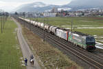 Vom Zihlkanal zur Hamburger Elbinsel Hamburg Hohe Schaar.
Kesselwagenzug 48666 ab Cornaux auf grosser Fahrt bei Selzach mit der Vectron 193 252 sowie einer Re 474 am 20. Januar 2021.
Foto: Walter Ruetsch