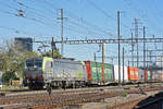 Siemens Vectron Re 475 410-7 der BLS durchfährt den Bahnhof Pratteln.