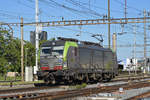 Siemens Vectron der BLS 475 406-5 durchfährt den Bahnhof Pratteln.