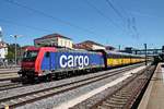 Durchfahrt am 26.08.2015 von SBB Cargo/TXL Re 482 047-8 mit einem  ARS Altmann -Autozug aus Regensburg Ost nach Bremerhaven in Regensburg Hbf in Richtung Norden.