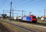 SBB Cargo 482 044 - inzwischen schon Stammgast in sterreich - auf der Durchfahrt im Bahnhof Wels am 1.