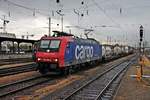 Mit einem Containerzug nach Italien fuhr am 06.10.2015 die Re 482 008-0  Ökotrans  über das Gütergleis durch Basel Bad Bf in Richtung Rangierbahnhof Muttenz.