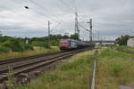 Swisslady 482 033-8 mit einem Kesselwagenzug bei Nievenheim gen Köln fahrend am Sonntag den 25.5.2017