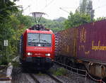 482 017-1 von der SBB-Cargo kommt aus Richtung Aachen-West mit einem Güterzug aus Antwerpen-Oorderen(B) nach Gallarate(I) und fährt durch Aachen-Schanz in Richtung