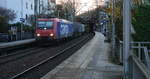 482 031-2 von der SBB-Cargo kommt aus Richtung Köln,Aachen-Hbf und fährt durch Aachen-Schanz mit einem Güterzug aus Novara(I) nach Genk-Zuid Haven(B) und fährt in Richtung