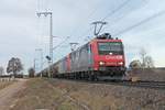 Am 22.12.2016 war der BASF-Zug DGS 49069 (Ludwigshafen BASF Ubf - Muttenz) lang und schwer, weshalb dieser an diesem Tag mit der Re 482 015-5  ChemOil  zusammen mit Re 482 021-3 bespannt war.