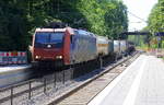 482 006-4 von der SBB-Cargo  kommt mit einem  Containerzug aus Antwerpen-Oorderen(B) nach Gallarate(I) und kommt aus Richtung Aachen-West,Aachen-Schanz,Aachen-Hbf,Aachen-Rothe-Erde und fährt durch Aachen-Eilendorf in Richtung Stolberg-Hbf(Rheinland)Eschweiler-Hbf,Langerwehe,Düren,Merzenich,Buir,Horrem,Kerpen-Köln-Ehrenfeld,Köln-West,Köln-Süd. Aufgenommen vom Bahnsteig 1 in Aachen-Eilendorf. 
Bei Sommerwetter am Nachmittag vom 29.6.2018. 