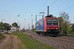 Als Lokzug (Muttenz - Kork) fuhr am 13.04.2017 die Re 482 018-9  Alpäzähmer  durch den Bahnhof von Heitersheim in Richtung Norden.