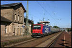 SBB Cargo 482034 hat hier bei der Durchfahrt am 18.9.2005 um 16.59 Uhr in Hasbergen in Richtung Münster einen Party Zug am Haken.