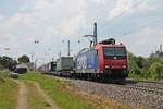 Durchfahrt am Mittag des 25.05.2019 von Re 482 019-7 mit einem KLV nach Köln Eifeltor durch den Bahnhof von Heitershei, wlecher sich im Markgräflerland befindet, in Richtung Freiburg (Breisgau).