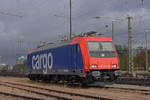 Re 482 042-9 steht auf einem Abstellgleis beim badischen Bahnhof. Die Aufnahme stammt vom 07.10.2020.