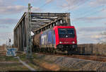 Kesselzug mit Re 482 041-1 befährt die Saalebrücke in Schkopau Richtung Merseburg Hbf.

🧰 SBB Cargo AG, aktueller Mieter unbekannt
🚩 Bahnstrecke Halle–Bebra (KBS 580)
🕓 12.3.2021 | 16:42 Uhr