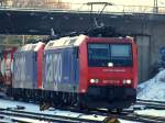 In Doppeltraktion kommen 482 023-9 und 482 031-2 von der SBB Cargo mit einem schweren Gterzug aus Richtung Kln in Aachen West an. Der Zug wird gleich abgehangen und eine Cobra ans Zugende gekoppelt. Die zieht dann den Gterzug ber die Montzenroute nach Belgien.
