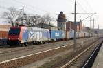 482 041-1 der SBB Cargo mit einem Containerzug in Rathenow.
