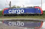Die vierte von insgesamt fnf SBB Cargos an diesem Tag.SBB Cargo 482 037 und ihr Spiegelnild am 14.5.10 in Duisburg-Ruhrort Hafen