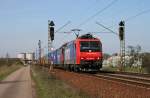 Am 07. April 2010 befrdert 482 005 eine unbekannte 421 und einen KLV-Zug ber die KBS 700 in Richtung Sden. Die Aufnahme entstand zwischen Waghusel und Wiesental.