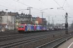 482 043-7 mit Schwesterlok sowie der abgebgelten 421 377-3 erreichen Kln-West, und mssen ber eine Stunde auf dem Nebengleis auf die Weiterfahrt warten. Aufgenommen am 11/12/2010.