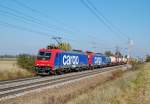 482 045 und ein weitere 482 sind am 22.10.2011 mit einem
Containerzug bei Marchtrenk zu sehen gewesen.