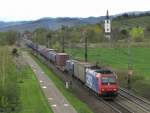 482 017-1 wurde hier in Denzlingen von der Brcke aufgenommen mit seinem Gterzug.