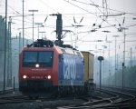 Eine Schweizer 482 004-9 von SBB Cargo fhrt mit einem Containerzug aus Belgien nach Italien bei der Ausfahrt von Aachen-West und fhrt in Richtung Kln bei der Abendstimmung 22.5.2012.