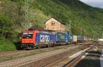 482 035-3 der SBB-Cargo durchfhrt am 9.5.2012 den Bahnhof Kaub am Rhein Richtung Koblenz.